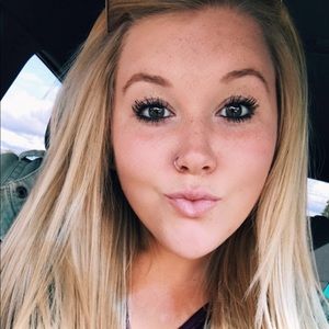 Meet your Posher, Alexis